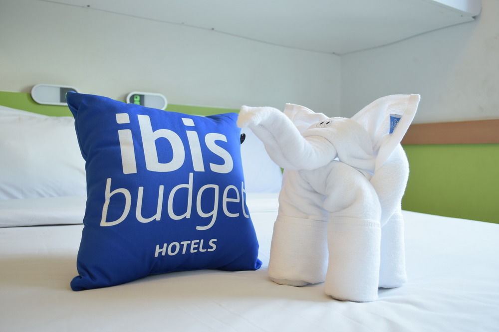 Ibis Budget Semarang Tendean - CHSE Certified Hotel Bagian luar foto