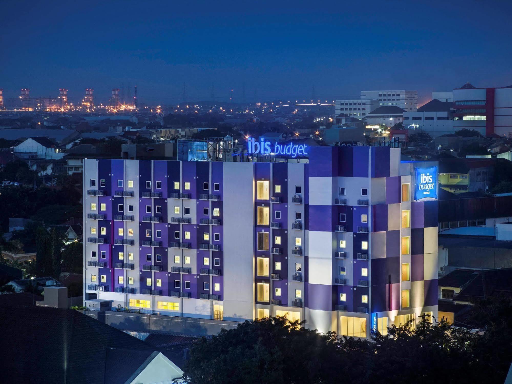 Ibis Budget Semarang Tendean - CHSE Certified Hotel Bagian luar foto