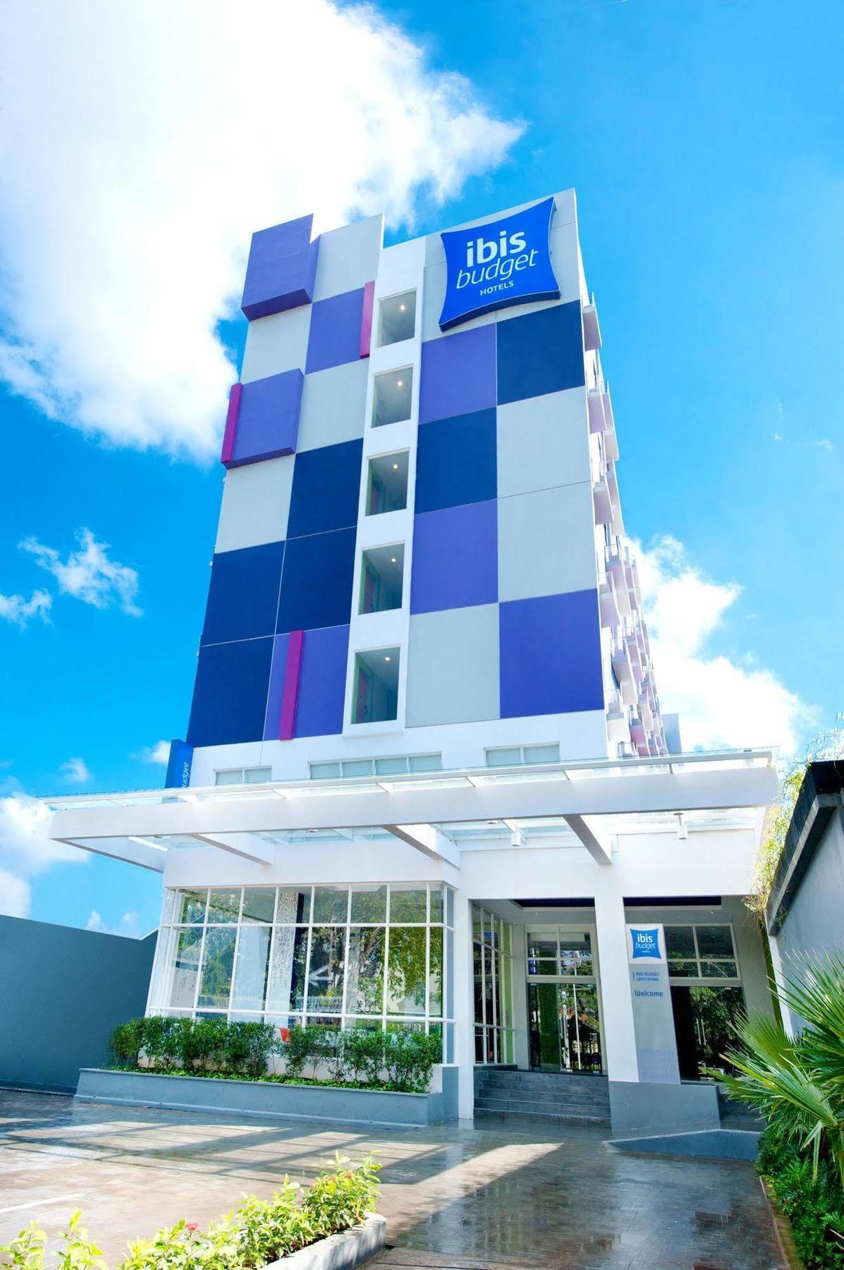 Ibis Budget Semarang Tendean - CHSE Certified Hotel Bagian luar foto