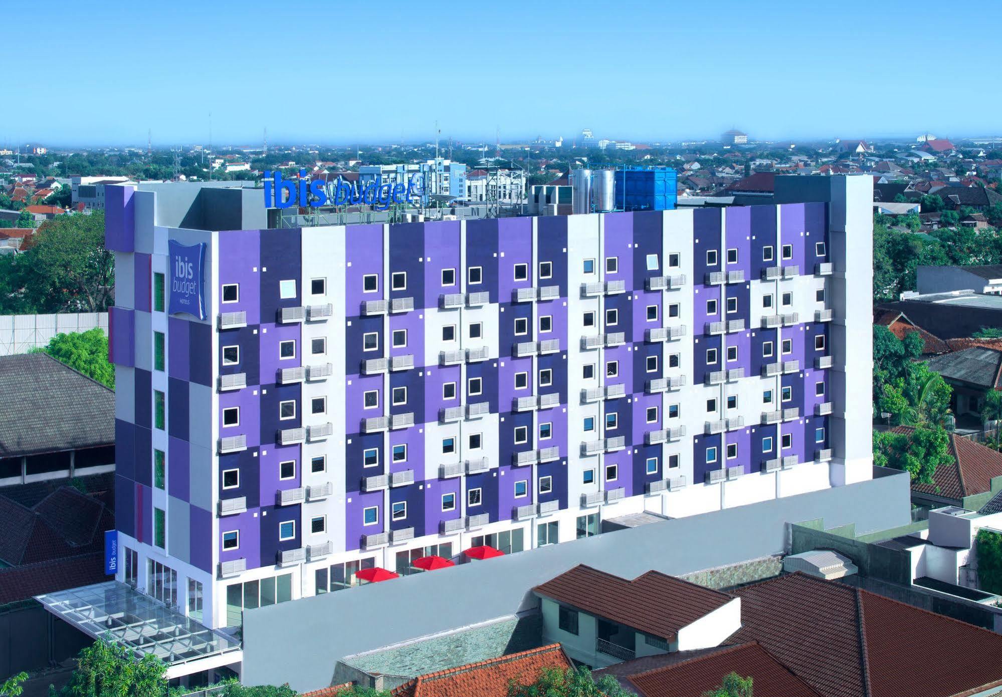 Ibis Budget Semarang Tendean - CHSE Certified Hotel Bagian luar foto